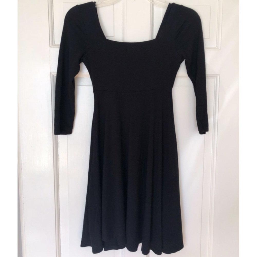 Soprano simple black dress